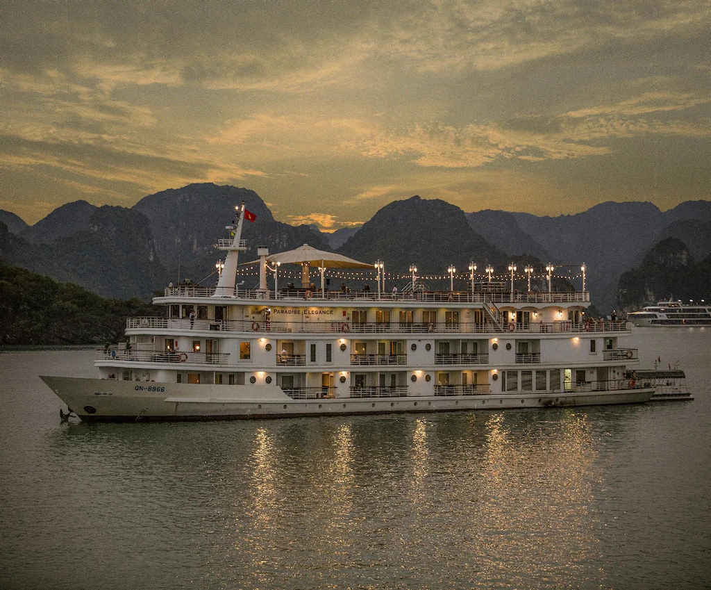 PARADISE ELEGANCE CRUISE